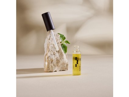 solution lip serum