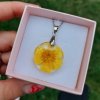 Náhrdelník s pryskyřníkem