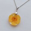 Náhrdelník s pryskyřníkem