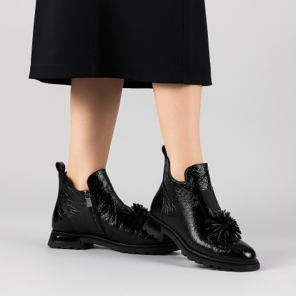 Dámské černé kotníčkové boty