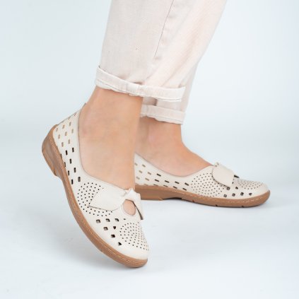 Dámské béžové perforované polobotky na klínku Letizia 2