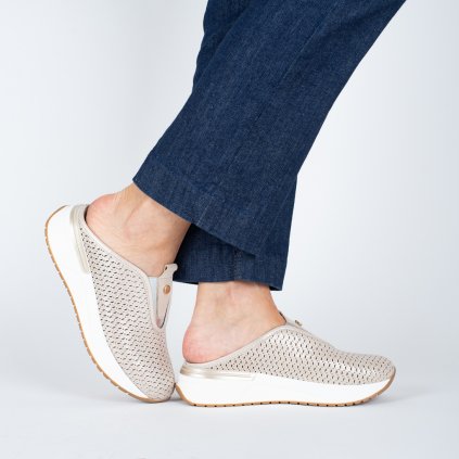 Dámské béžové kožené nazouváky s plnou špičkou Letizia