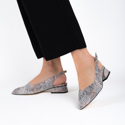 Dámské kožené perforované lodičky se zvířecím vzorem a otevřenou patou 2