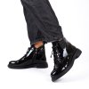 Dámské černé kotníčkové boty z lakované kůže 8