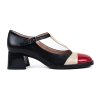 Dámské černé lodičky s červenou špicí a páském přes nárt Hispanitas