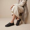 Dámské černé perforované slip-on polobotky