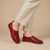 Dámské červené perforované slip-on polobotky