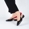 Dámské černé lodičky s otevřenou patou a červeným páskem přes patu 2