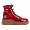 Dámské červené kotníčkové boty z lakované kůže