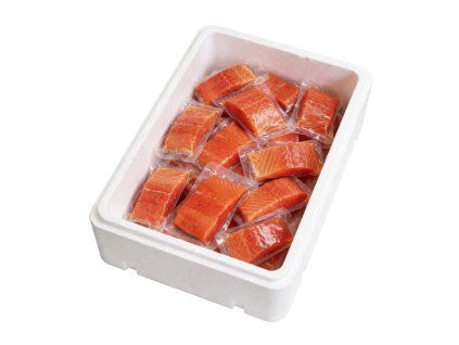 plny box divokeho lososa