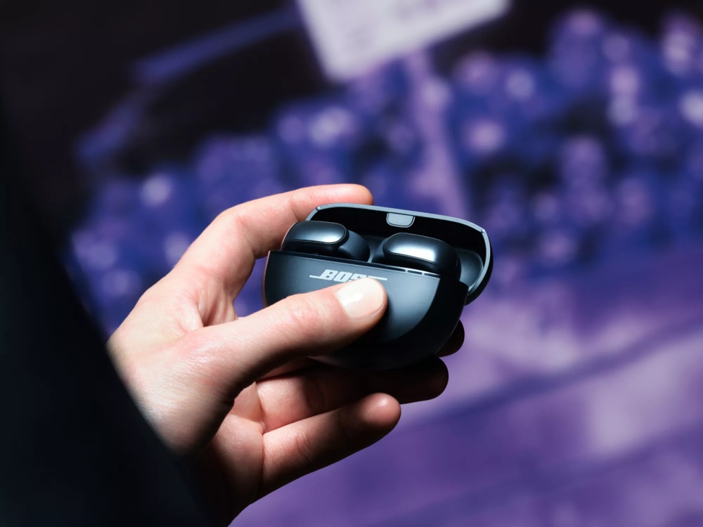 Bose představilo sluchátka Ultra Open Earbuds