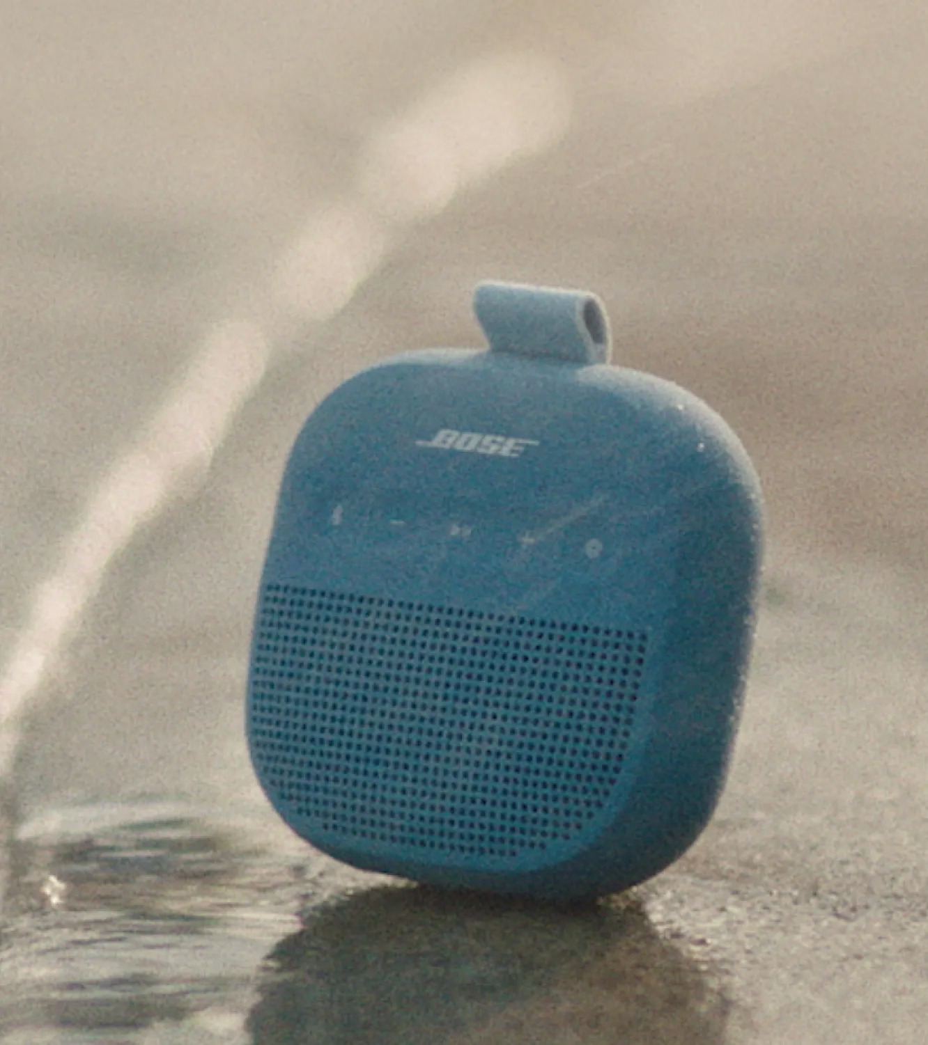 Reproduktor Bose SoundLink Micro v dešti