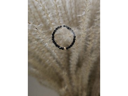 Černý prstýnek - zlatá