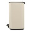Bo Pedal Bin, 12L Soft Beige 8710755238024 Brabantia 96dpi 2000x2000px 9 NR 49652