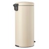 NewIcon Pedal Bin, 30L Soft Beige 8710755149962 Brabantia 96dpi 1000x1000px 7 NR 27501