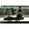 Stromek Štěstí s Jóga Figurkou na Mangovém Dřevě - Padmasana Póza - Zelený Aventurín - 100 Kamínků