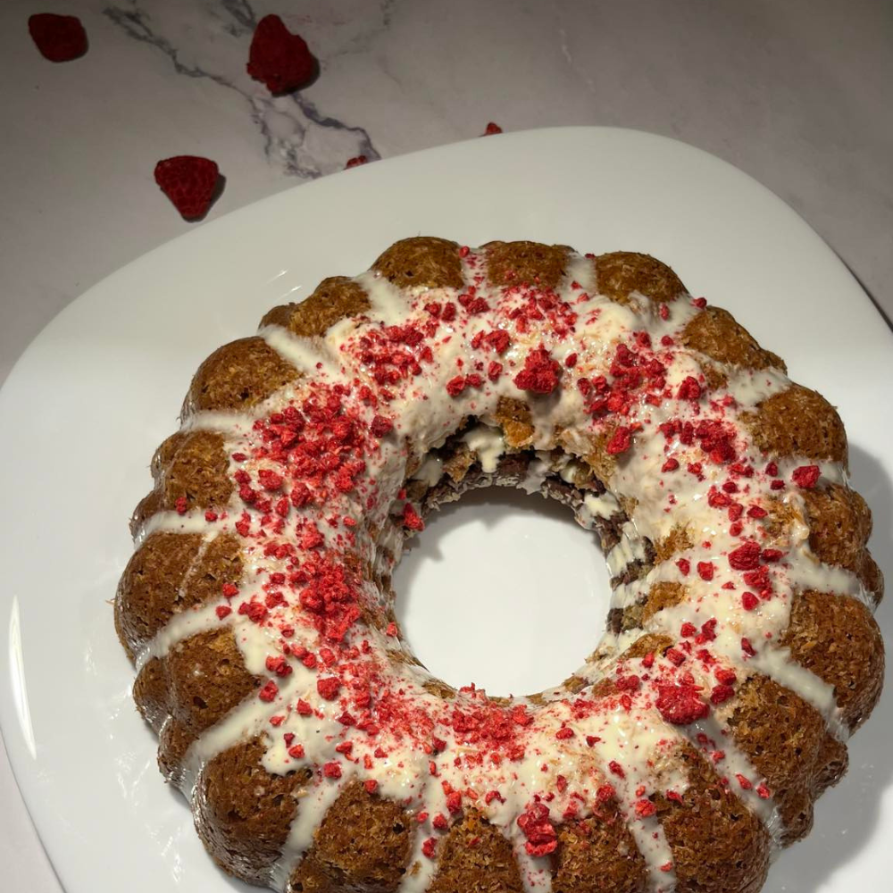 Mramorová bábovka s lyofilizovanými malinami