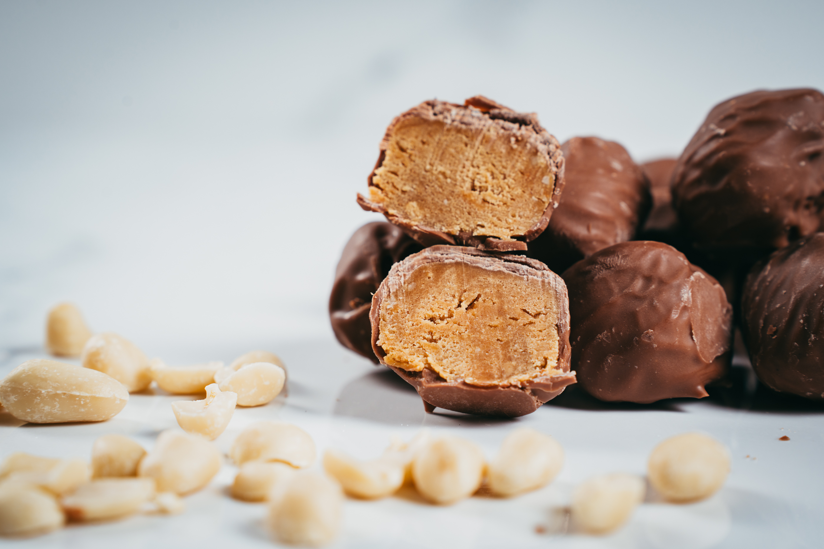 BrainMax Pure Prebiotic Balls Peanuts and Caramel, Prebiotické kuličky, Arašídy a karamel, BIO, 8 ks Obrázek