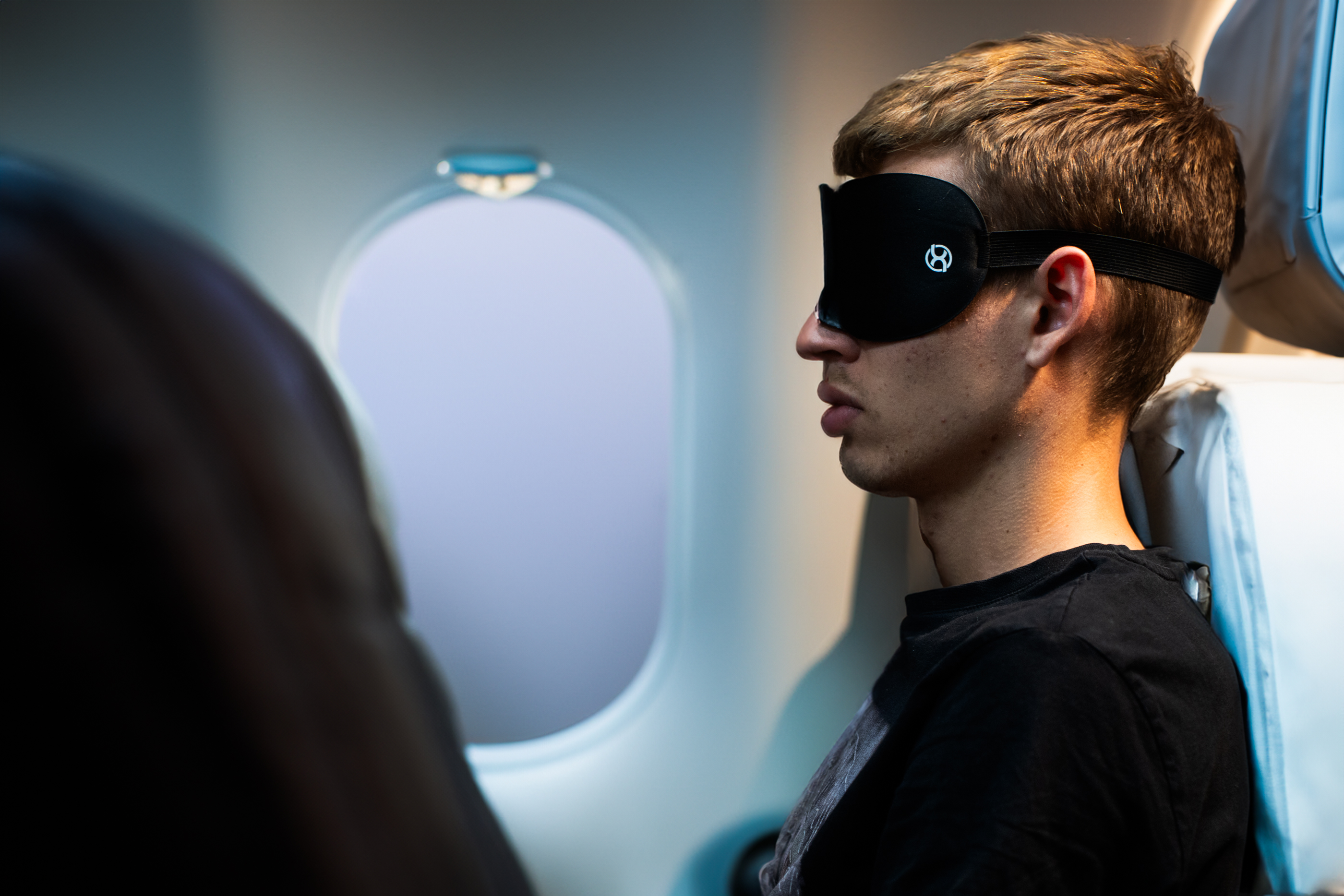 BrainMax Anatomicky tvarovaná maska na spaní (černá) Obrázek