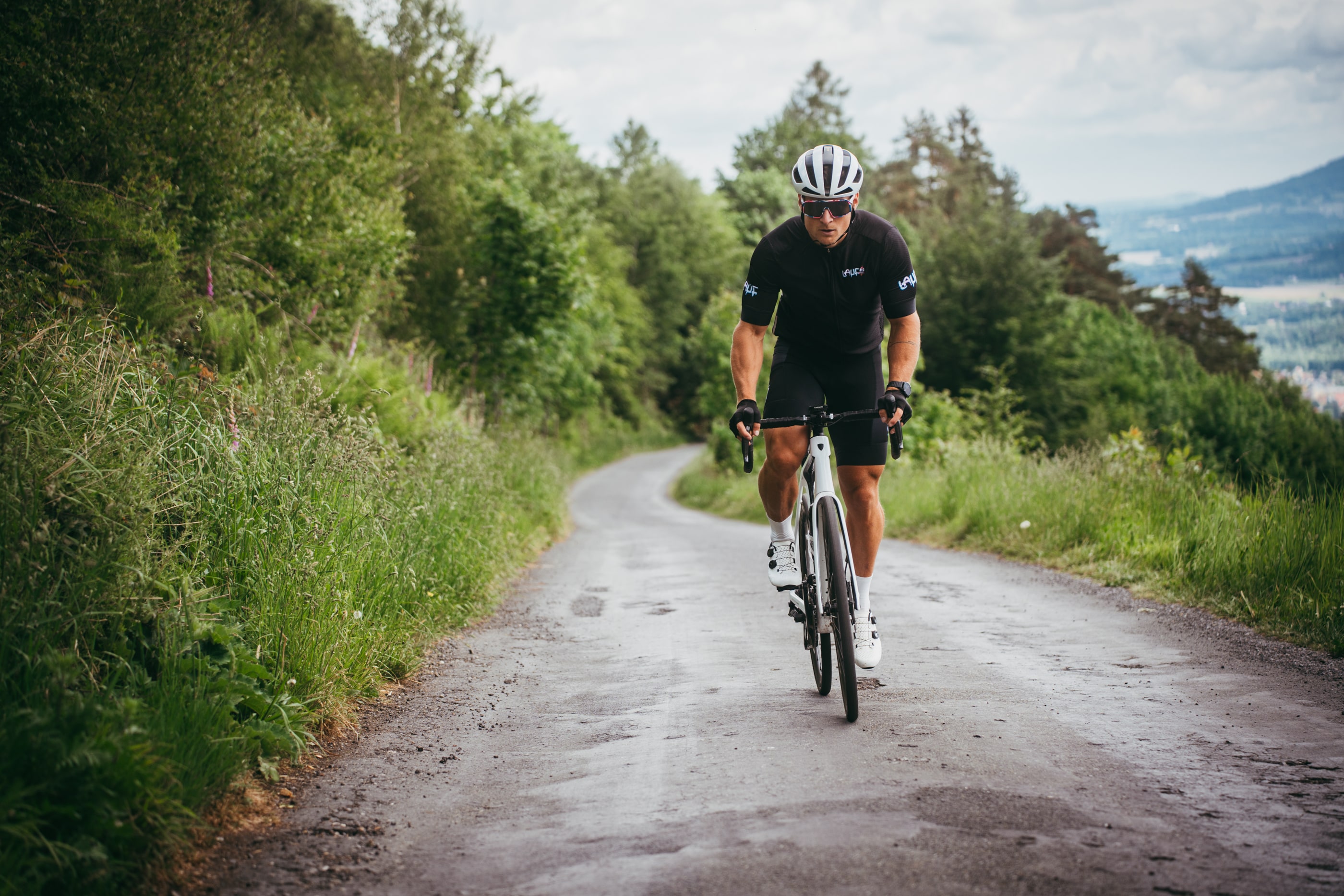 BrainMax LAUF cyklistický set, dres a kraťasy, černý Velikost: L Obrázek