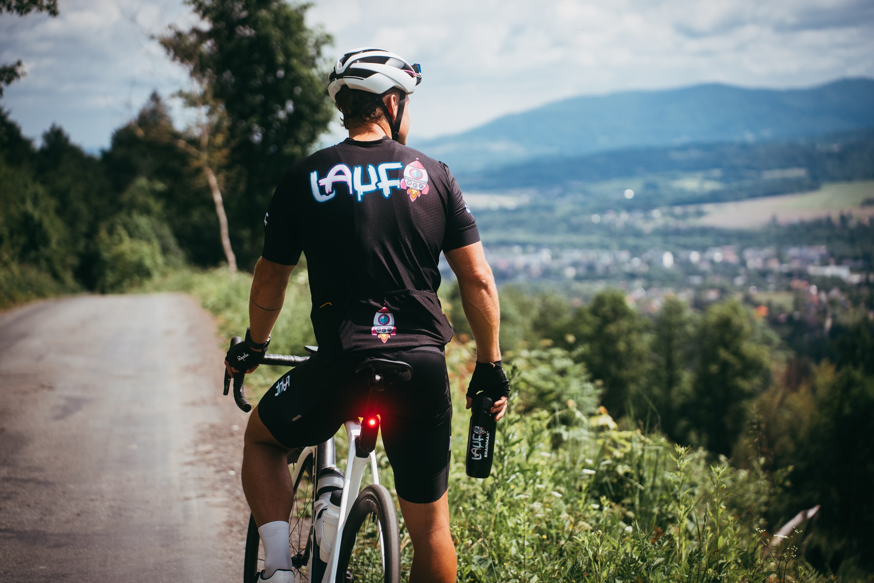 BrainMax LAUF cyklistický set, dres a kraťasy, černý Velikost: L Obrázek