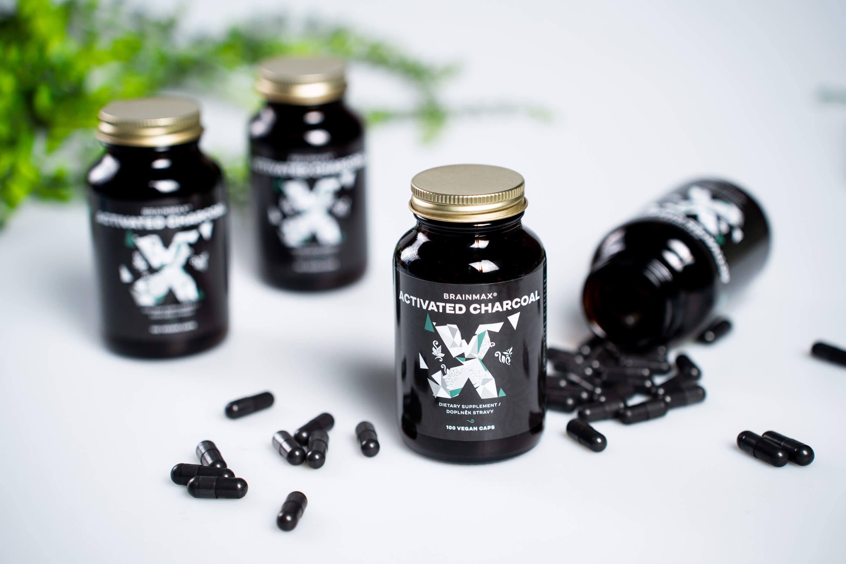 BrainMax Activated Charcoal, aktivní uhlí z kokosových skořápek, 575 mg, 100 rostlinných kapslí Obrázek