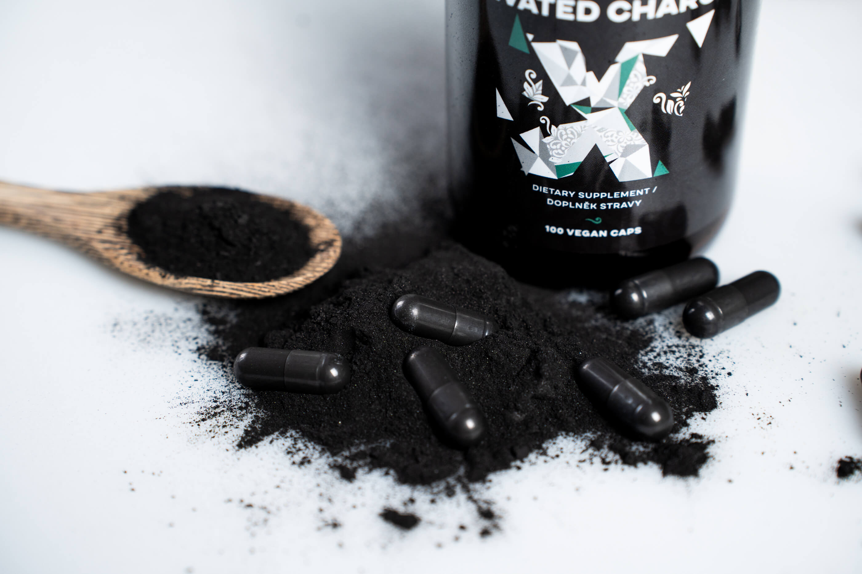 BrainMax Activated Charcoal, aktivní uhlí z kokosových skořápek, 575 mg, 100 rostlinných kapslí Obrázek