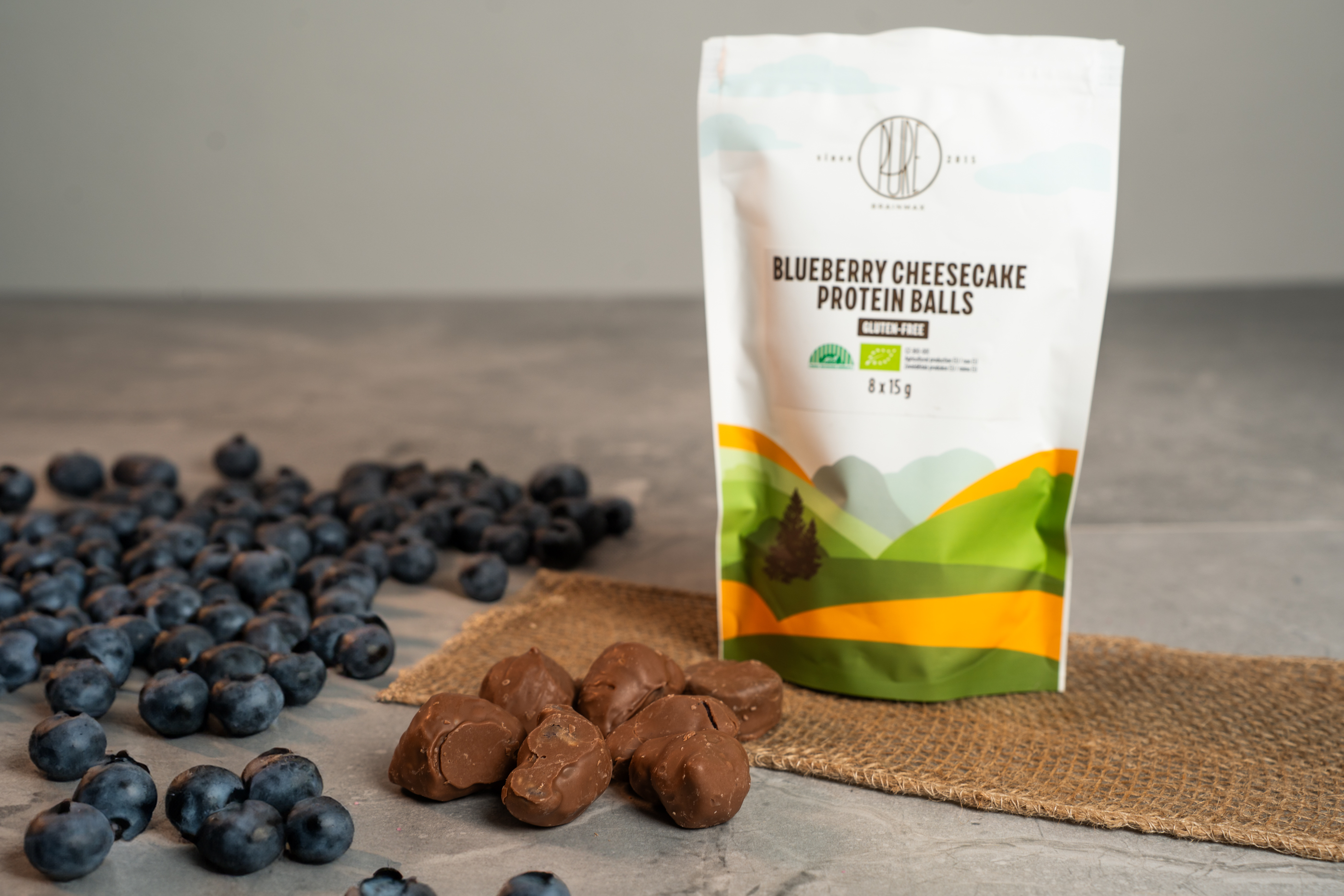 BrainMax Pure Protein Balls Blueberry Cheesecake, Proteinové kuličky, Borůvkový cheesecake, 8 ks Obrázek