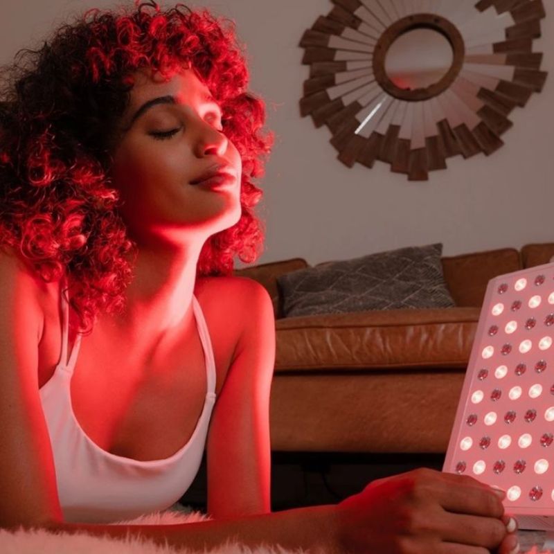 Confronto tra maschere LED e pannelli per la fototerapia.