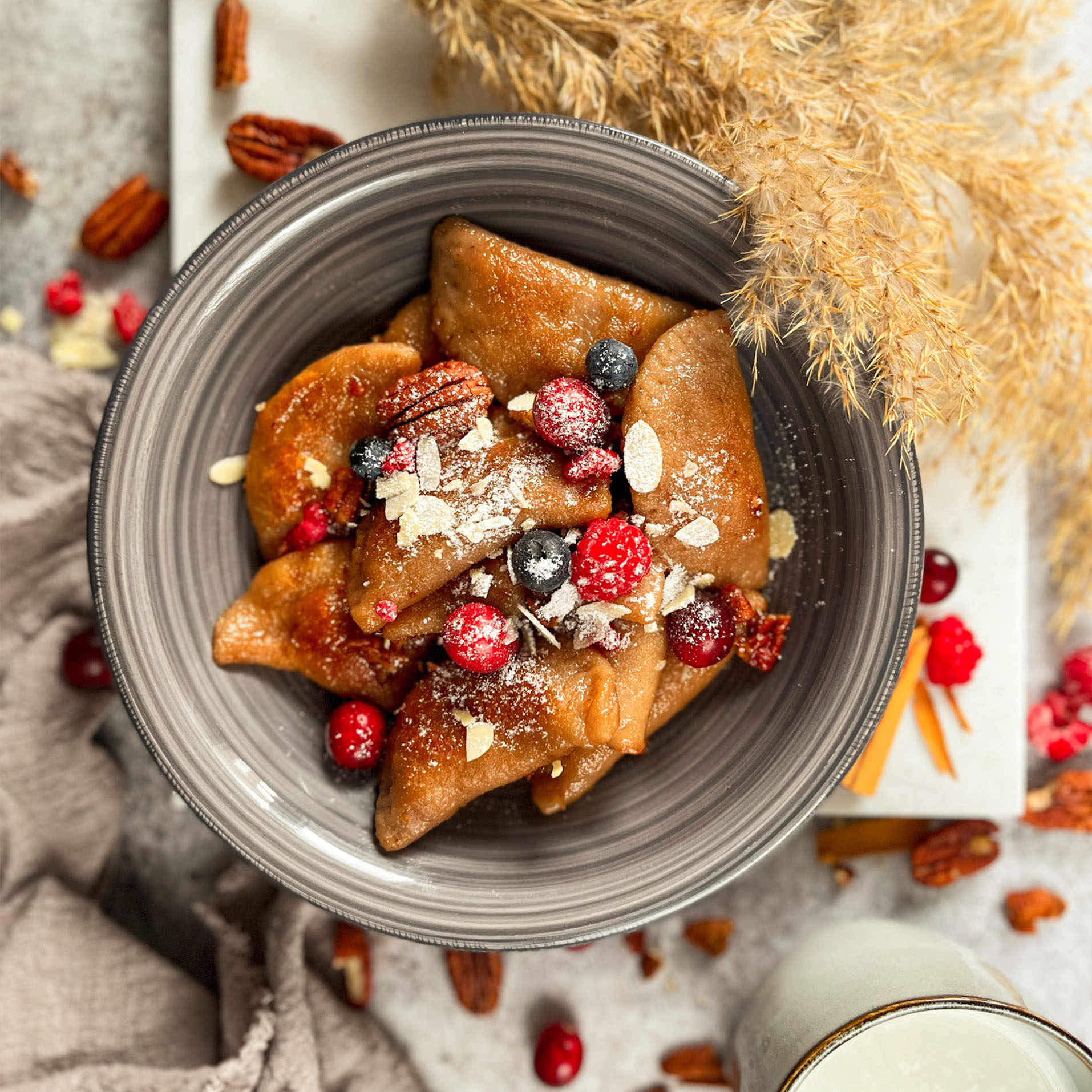 Pierogi orkiszowe z jabłkami