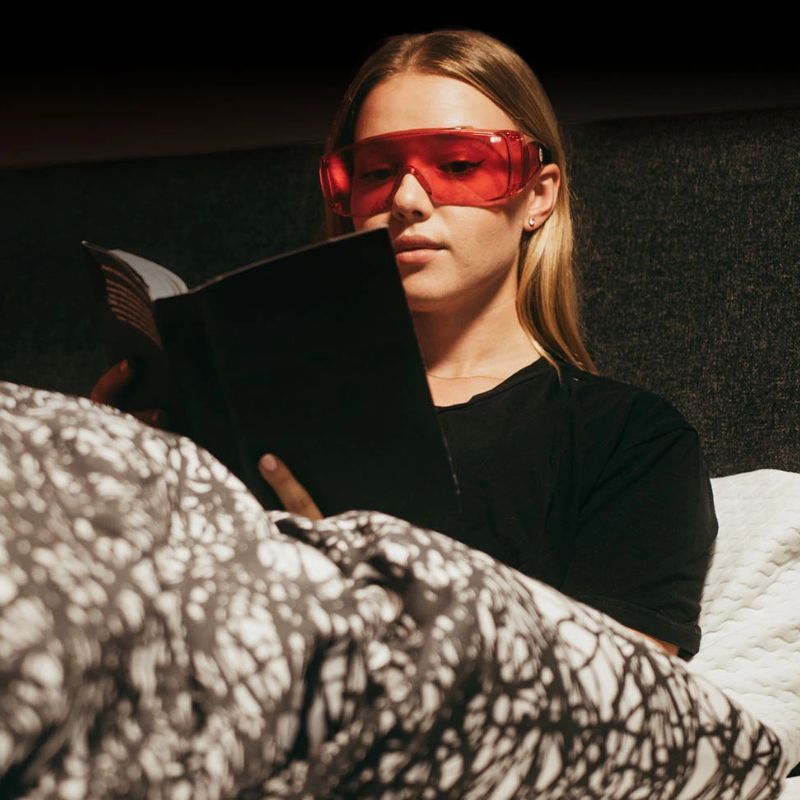 Czerwone okulary - modny dodatek promujący zdrowie