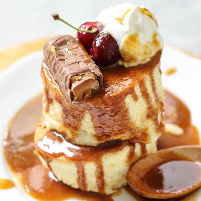 Souffle naleśniki z solonym karmelem