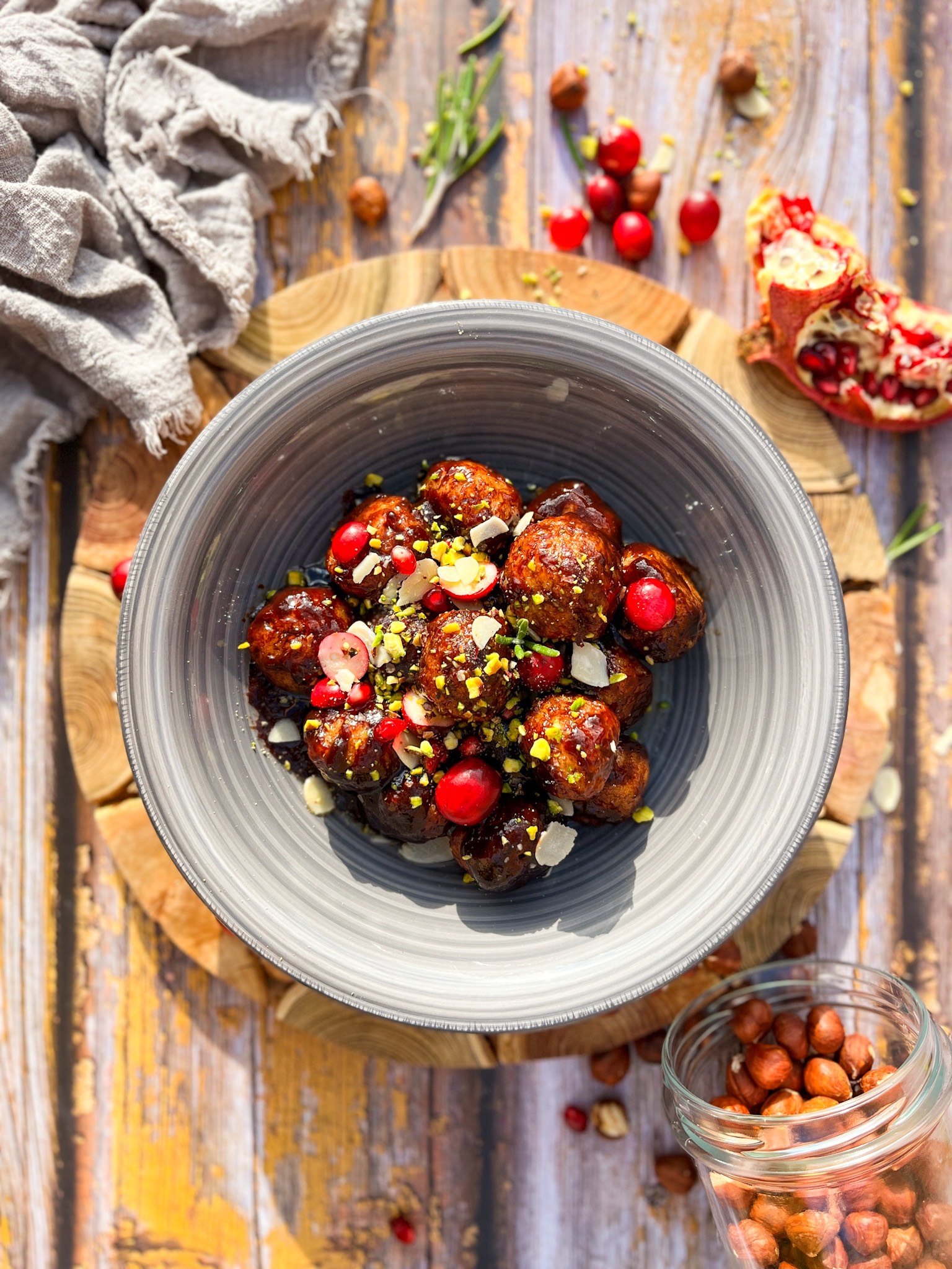 Twarogowe kuleczki  z sosem śliwkowo-kakaowym