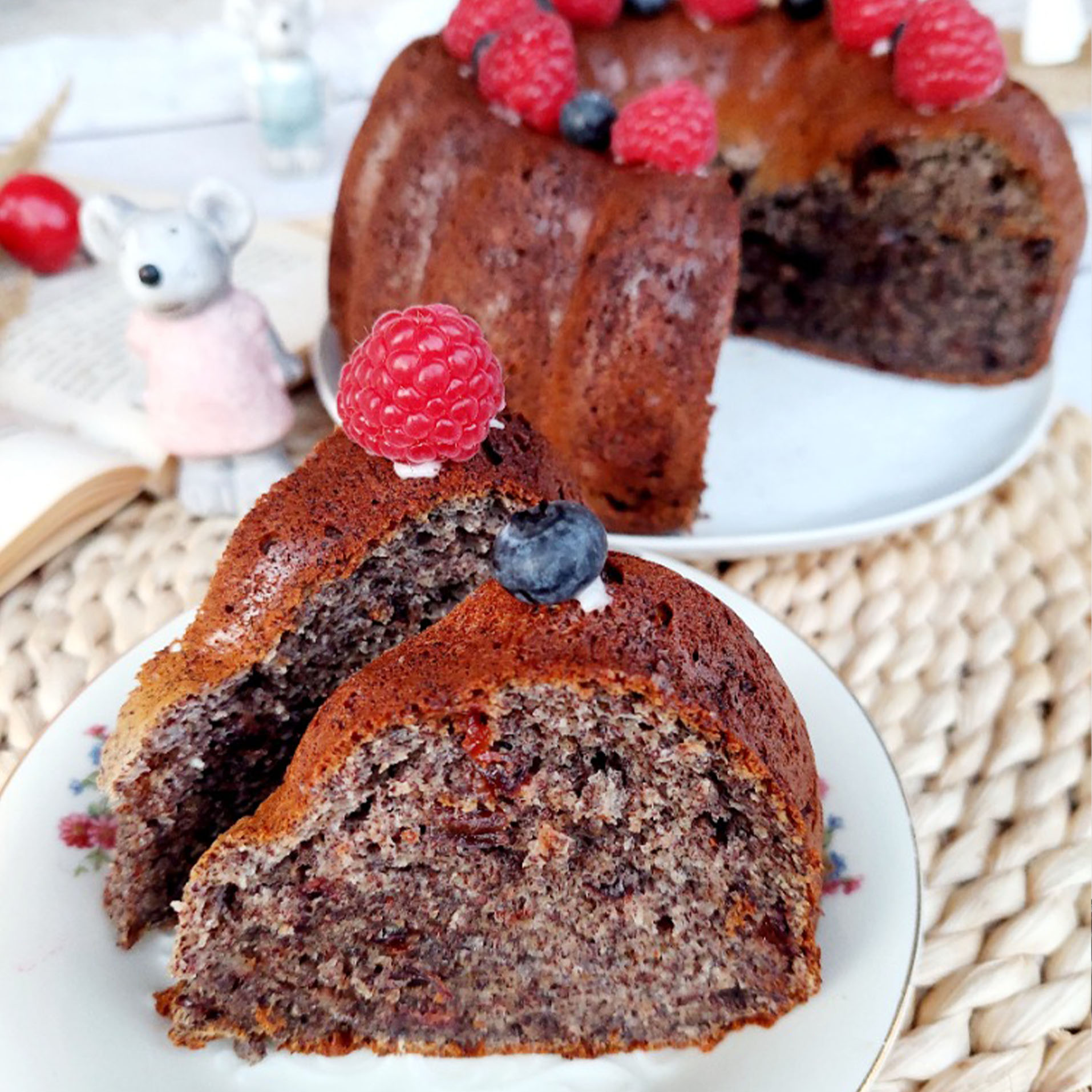 Babka twarogowo-makowa o smaku piernika i śliwek