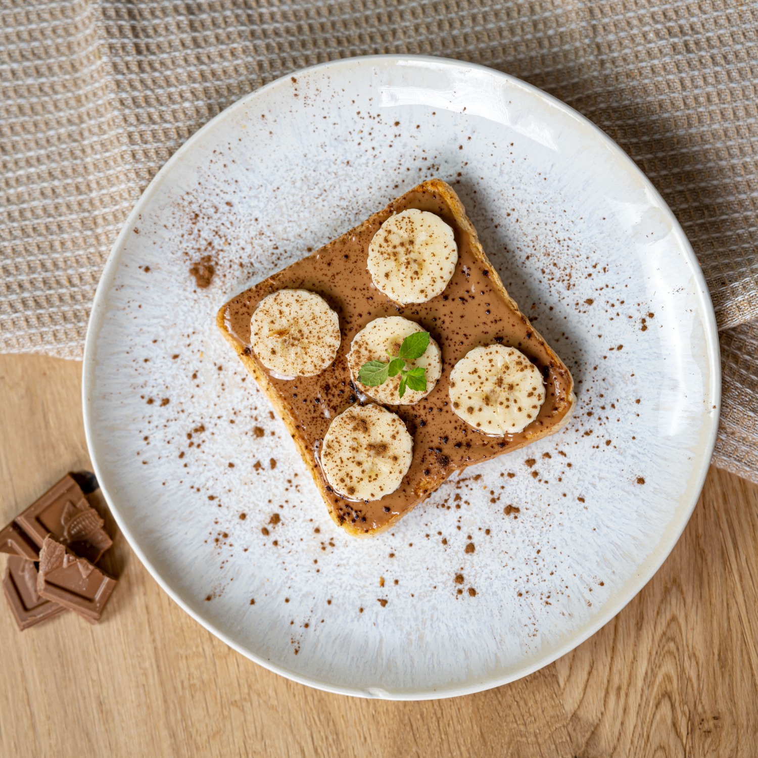 Tost z kremem orzechowym i mleczną czekoladą