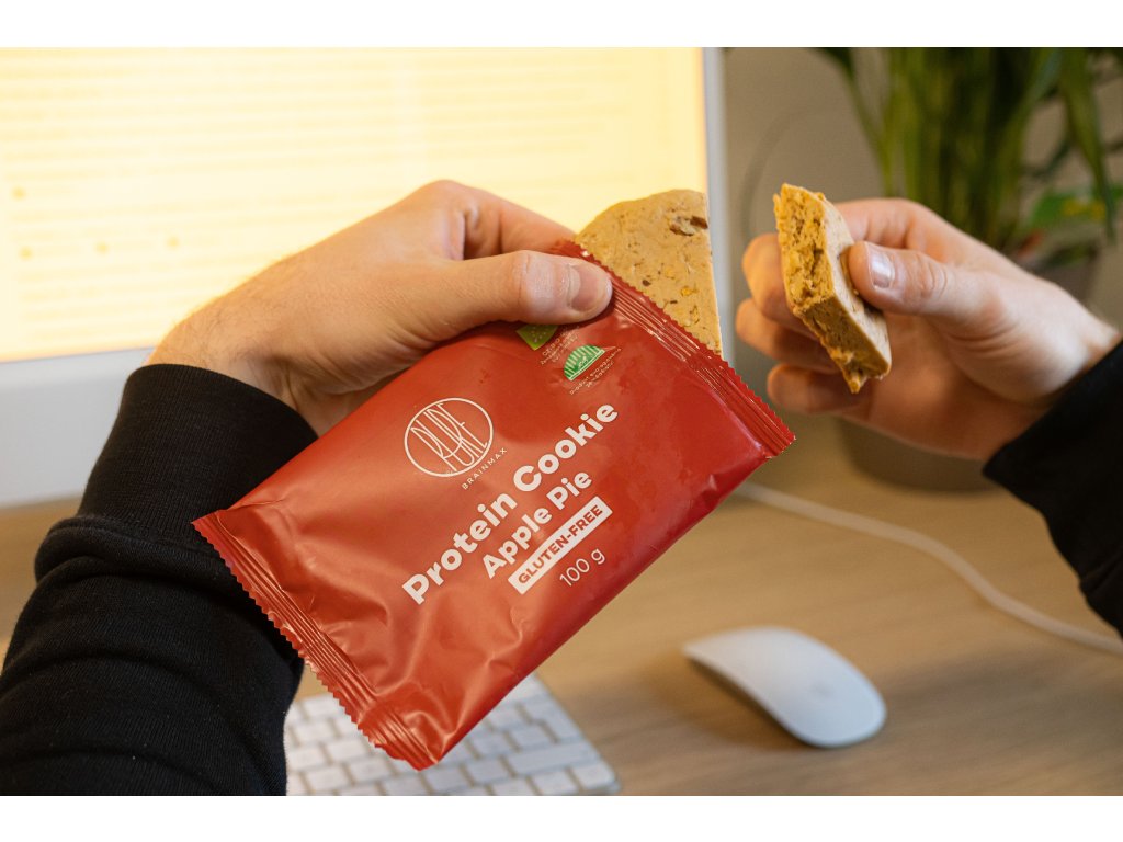 BrainMax Pure Protein Cookie, Apple Pie, Jablečný koláč, BIO, 100 g Obrázek