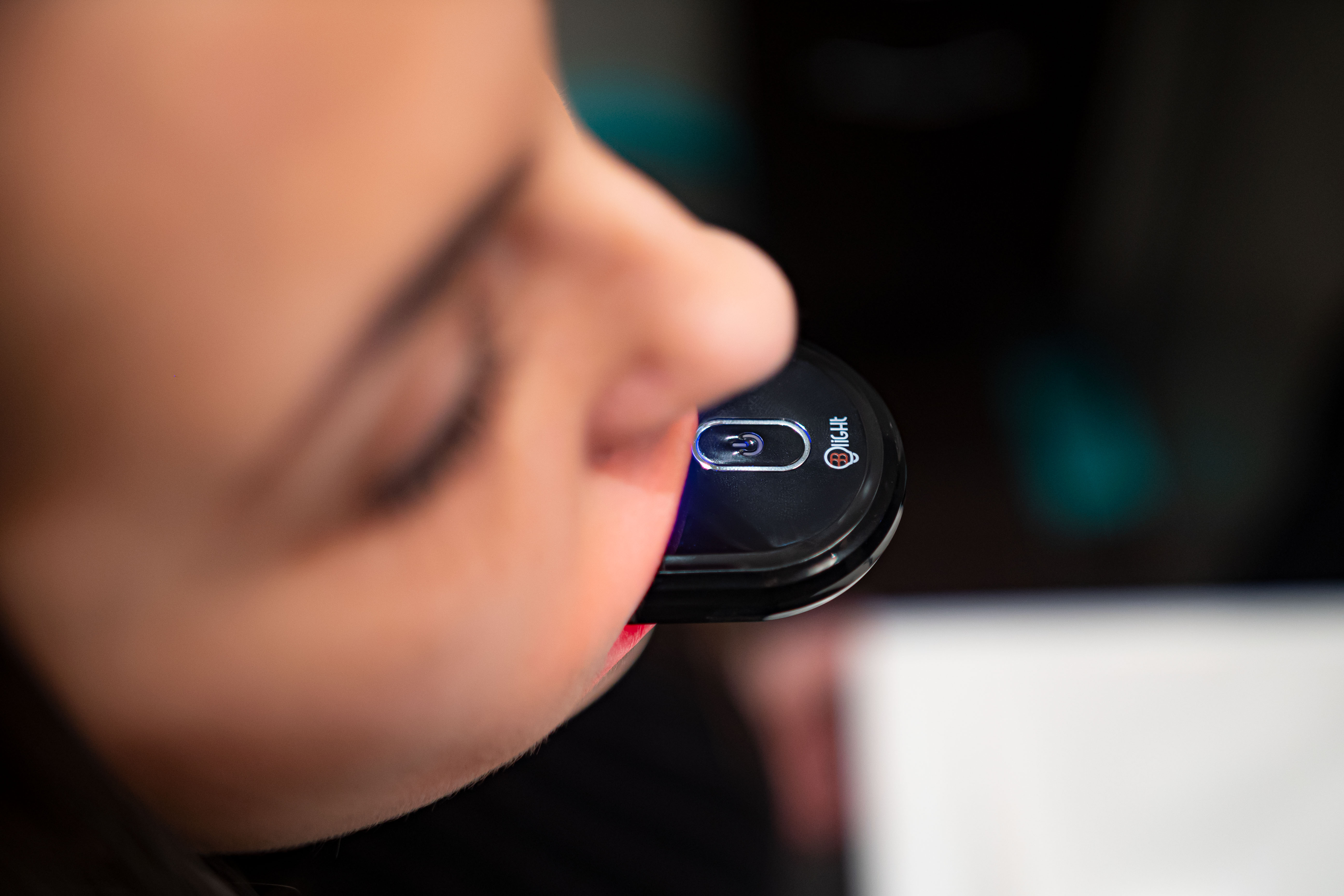 Blight Smile Black, Světelná sada pro bělení zubů Obrázek