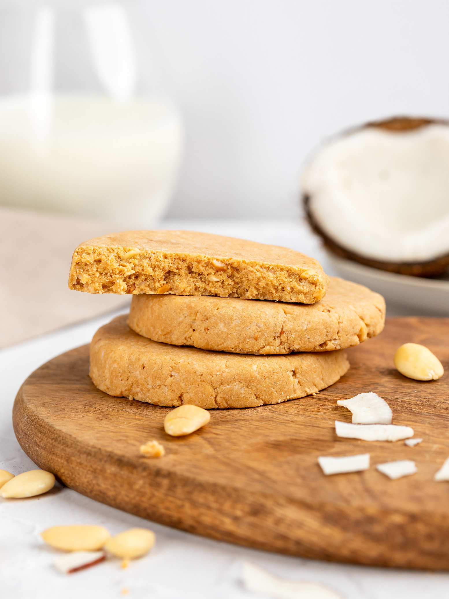 BrainMax Pure Protein Cookie, Kokos & Mandle, BIO, 60 g Obrázek