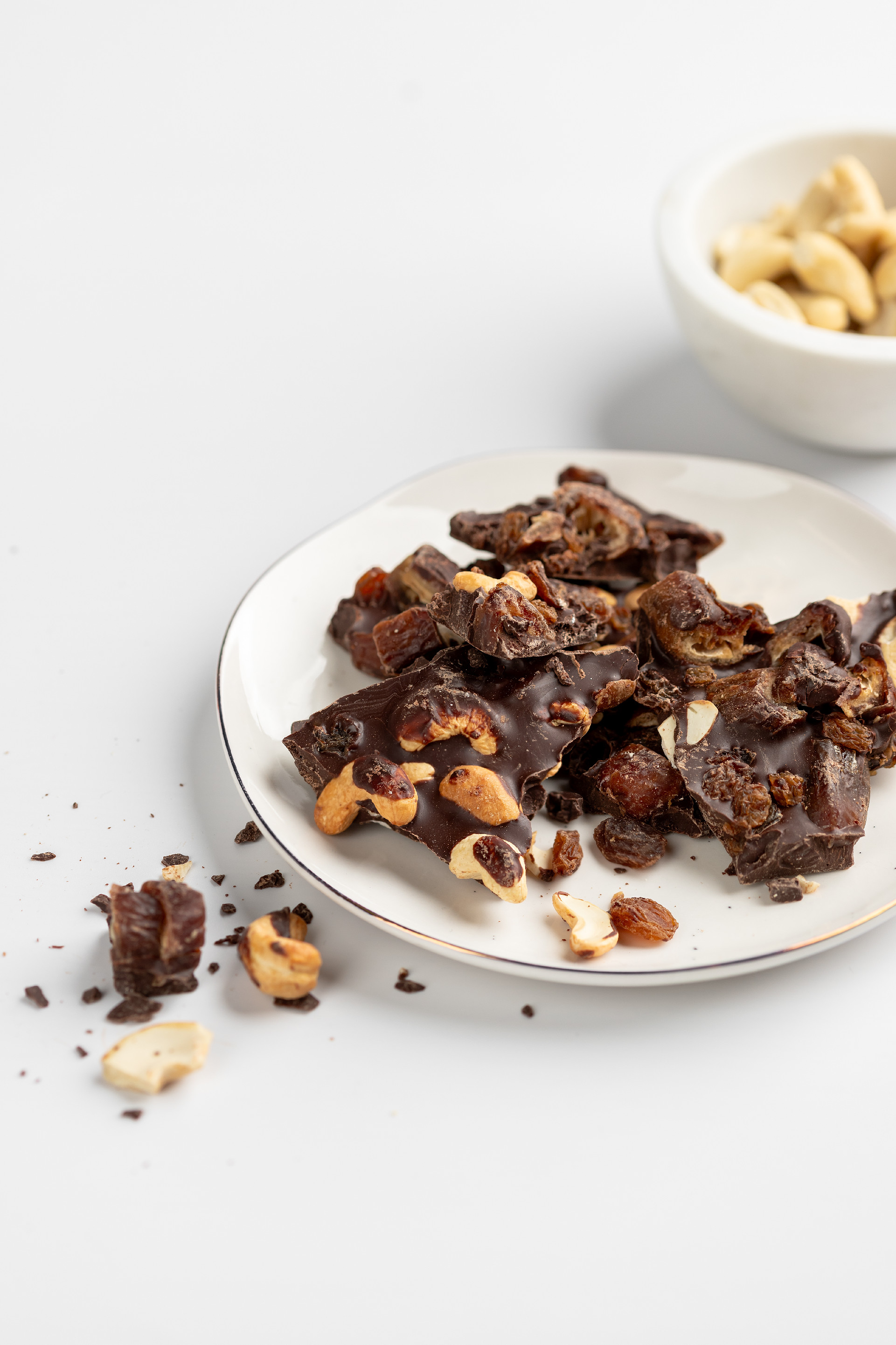 BrainMax Pure Lámaná čokoláda hořká, kešu a datle, BIO, 125 g Obrázek