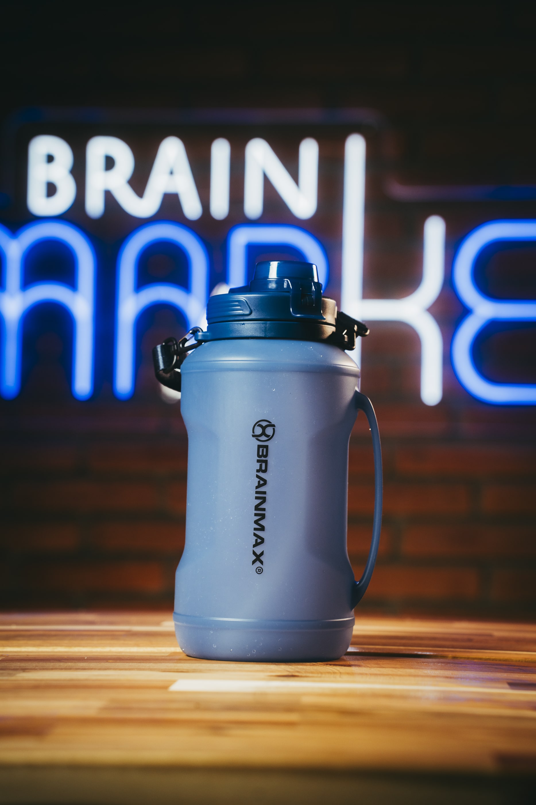 BrainMax Tank Bottle, silikonowa butelka na wodę, 2 l (zdjęcie 3)