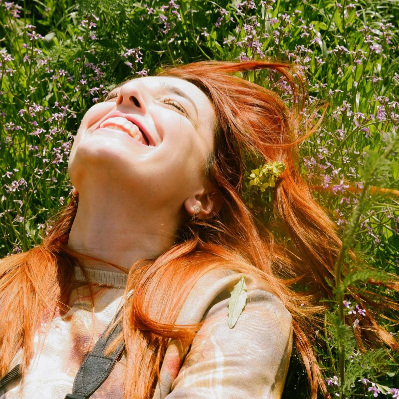 Soarele în suflet: Cum primele zile de primăvară ne schimbă dispoziția