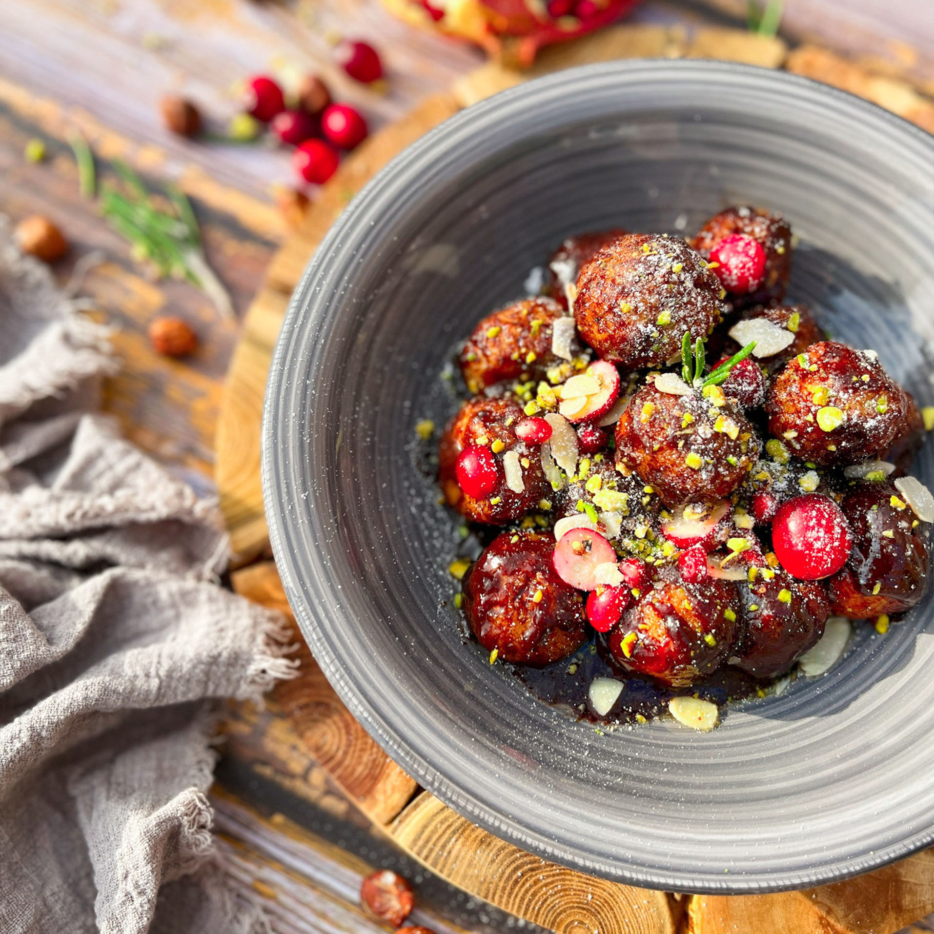 Tvarohové guličky so slivkovo - kakaovou omáčkou