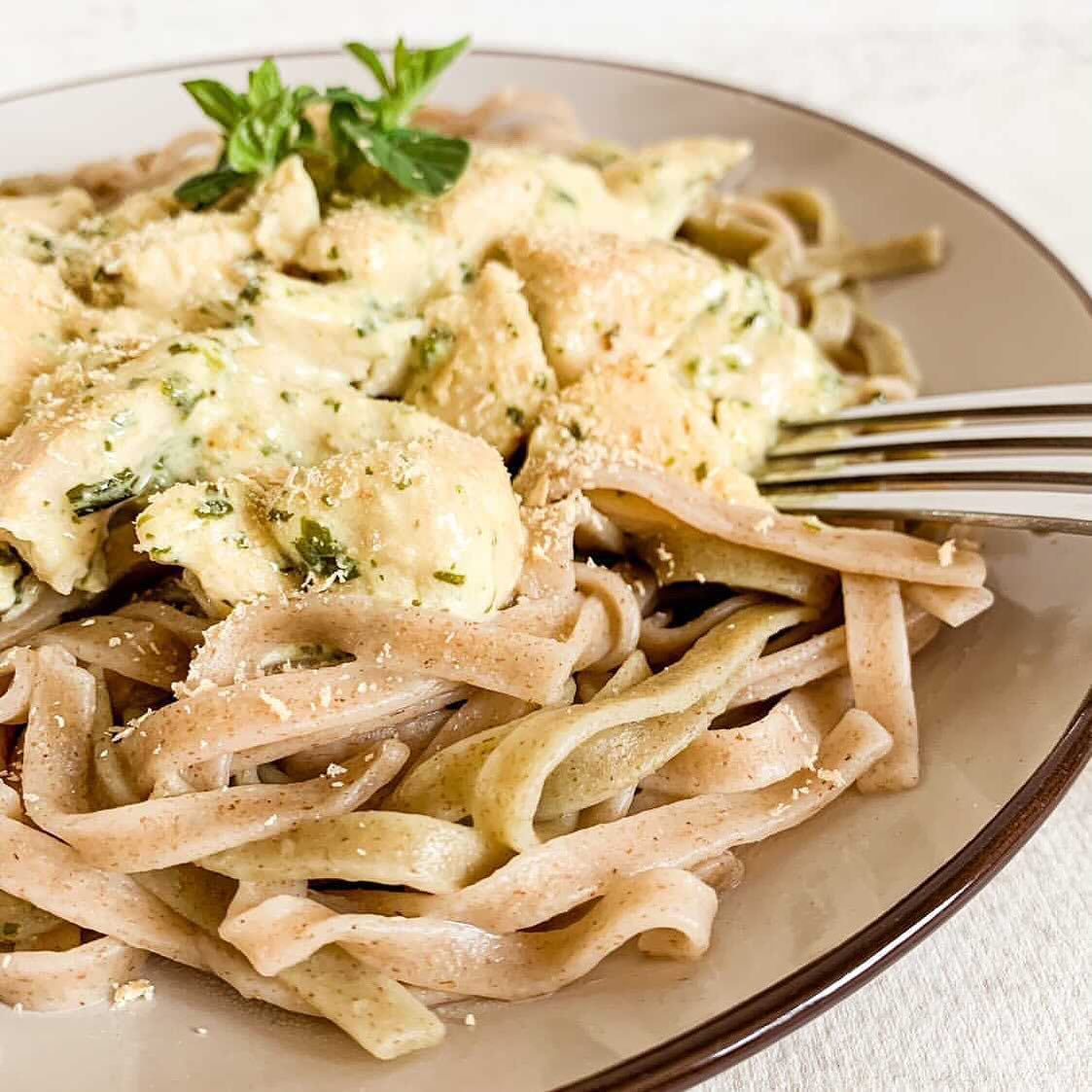 Celozrnné cestoviny s kuracím mäsom