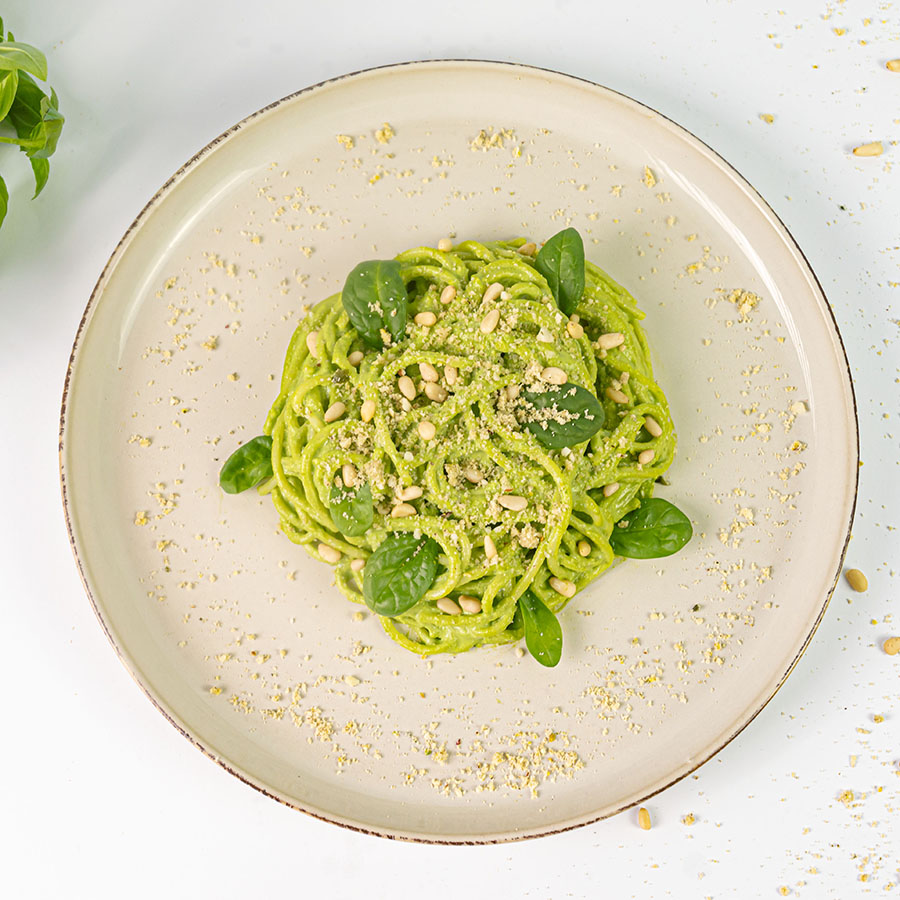 Špagety s píniovými orieškami a špenátom