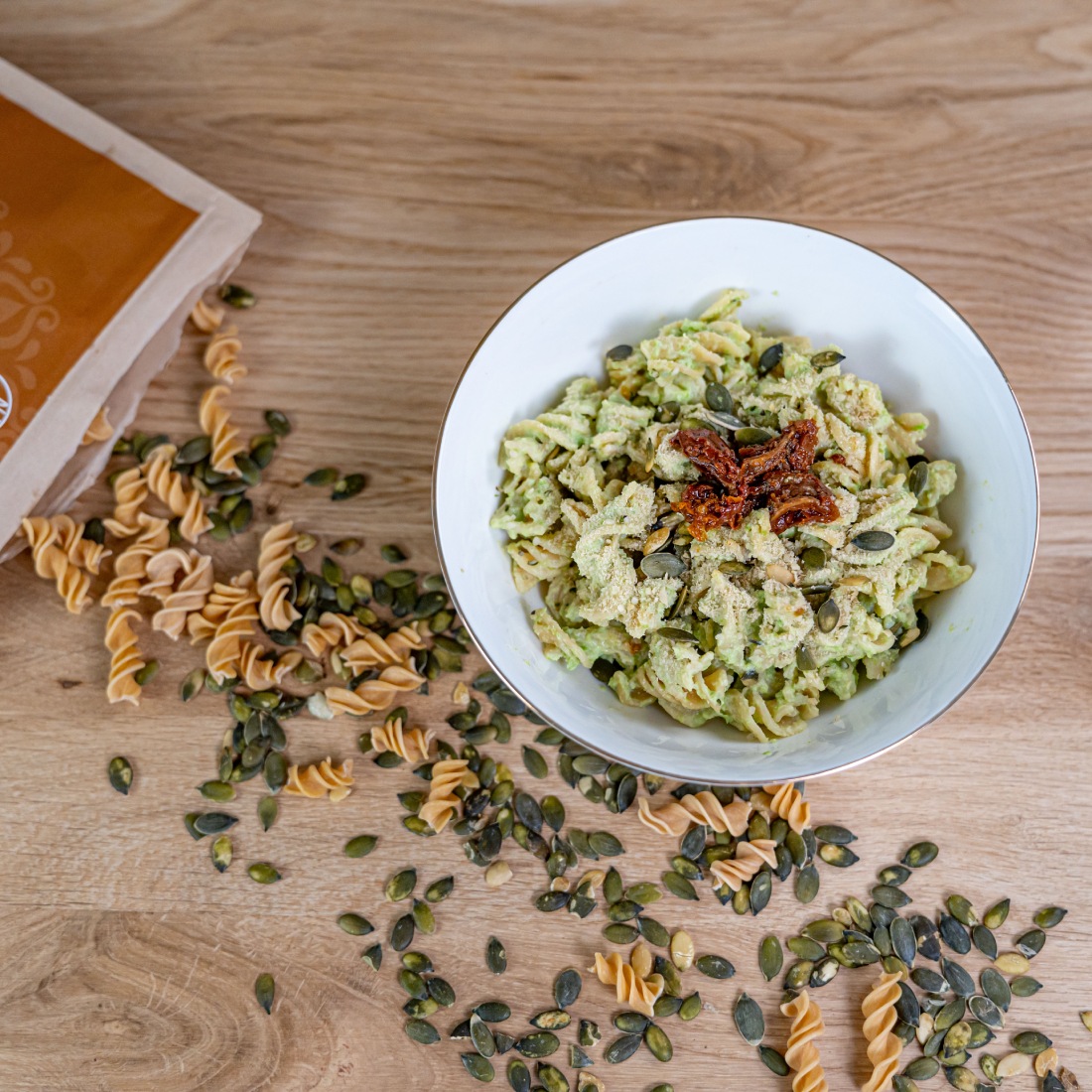 Cícerové cestoviny s hráškovou omáčkou