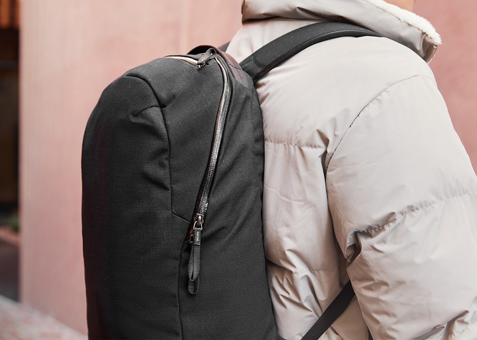 Bellroy Via – Horní a boční profil