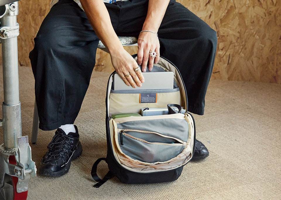 Bellroy Via – Rozložený přední panel