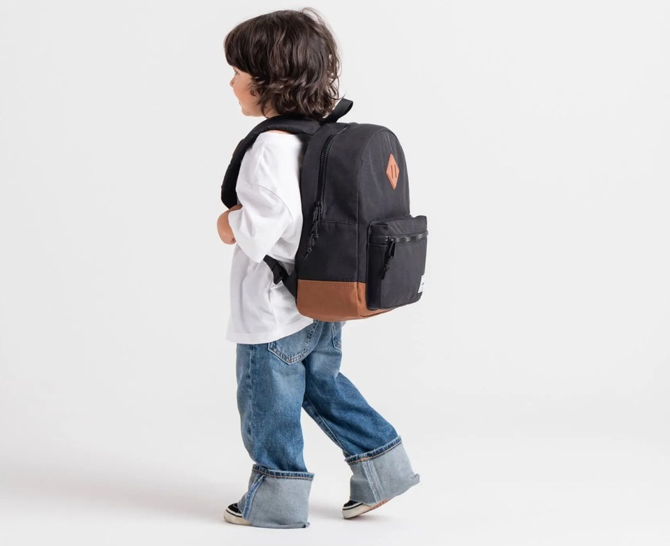 Herschel Heritage Kids Black Saddle Brown – Batoh na dětské postavě
