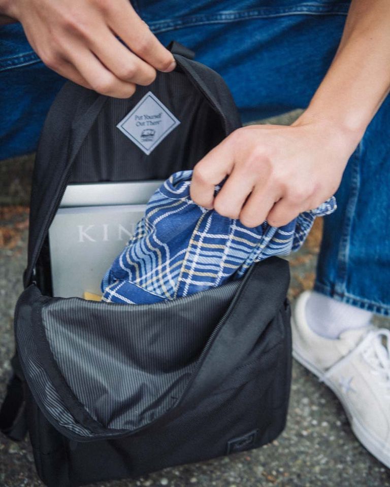 Herschel Heritage – Přístup do přední kapsy