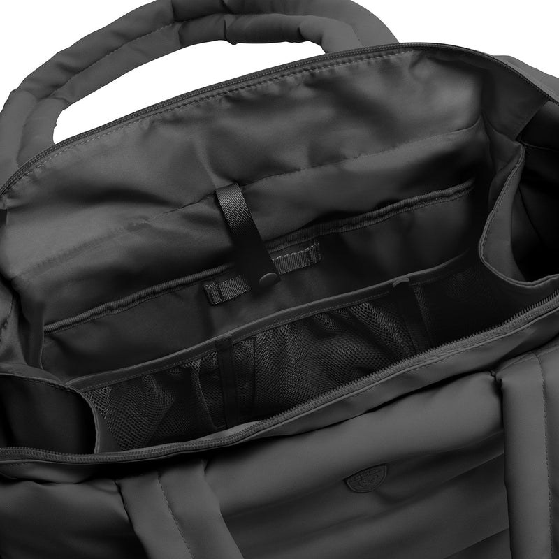 Heys Puffer Travel Tote Black – interiér a notebook